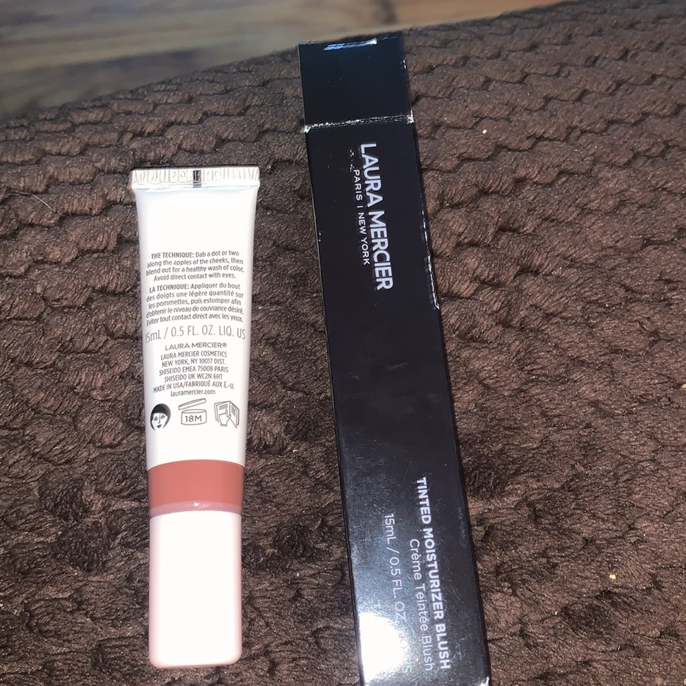 Tinted Moisturizer Blush
12 Hour wear, Hydrating, Buildable coverage. brand new